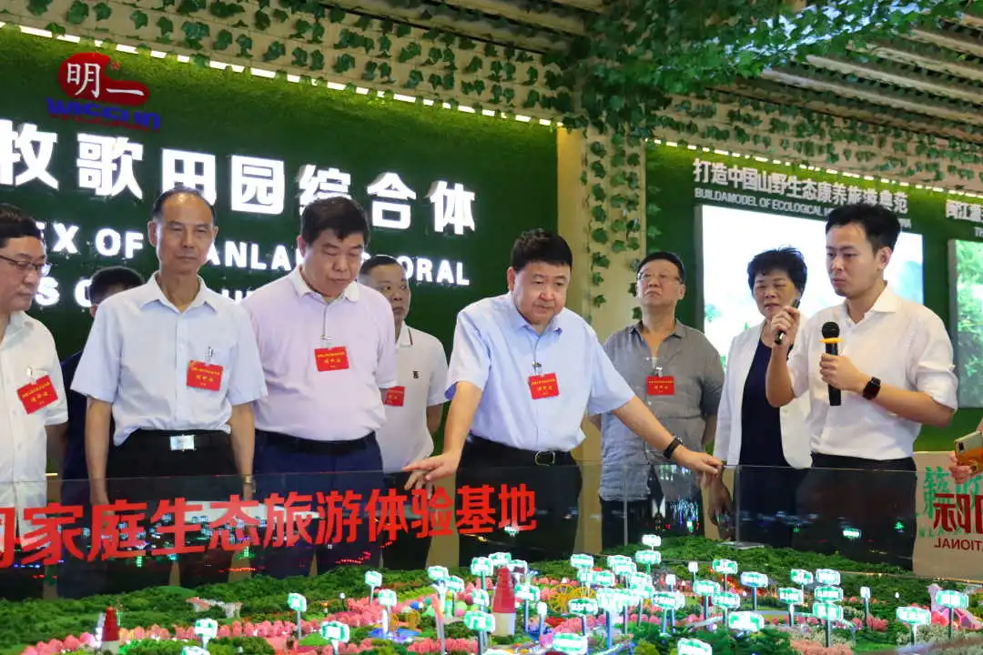 打造高品質乳業全產業鏈——在閩部分全國人大代表深入明一天籟牧場開展專題調研，齊贊明一生態健康產業