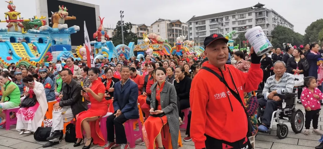 明一國(guó)際關(guān)愛(ài)中國(guó)行“湖南芷江廣場(chǎng)舞大賽” 為中老年健康加油！