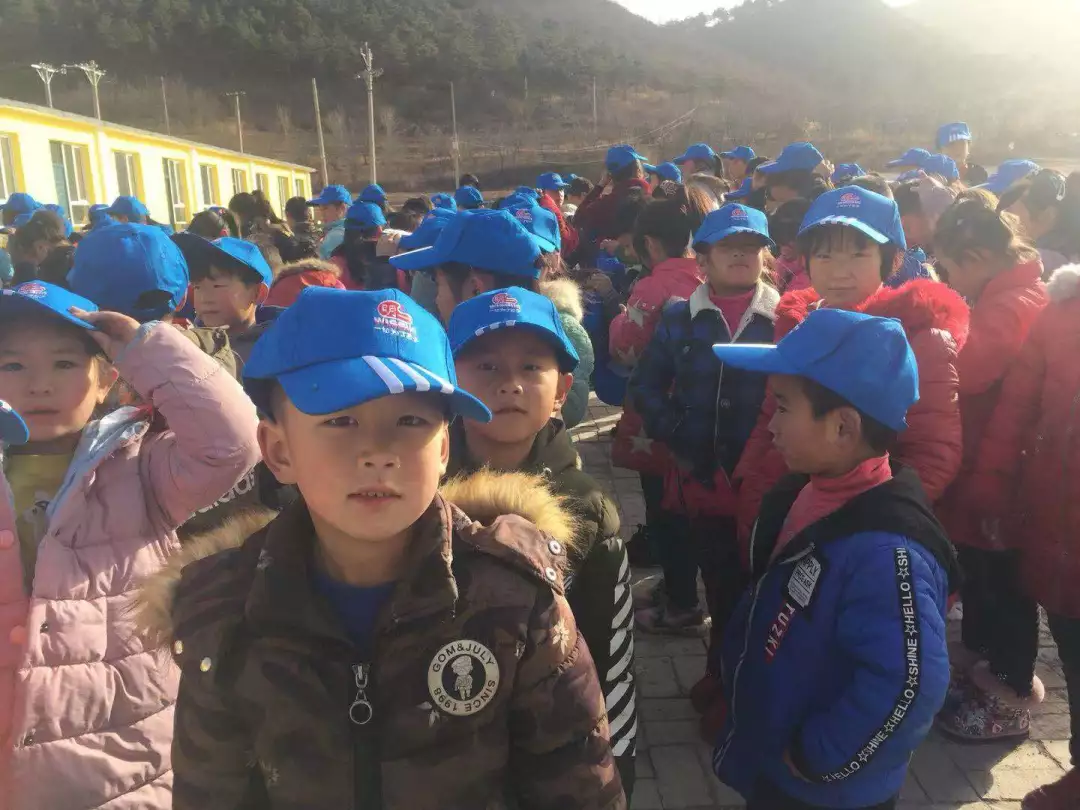 關愛中國行：明一國際走進凌源市胡杖子小學