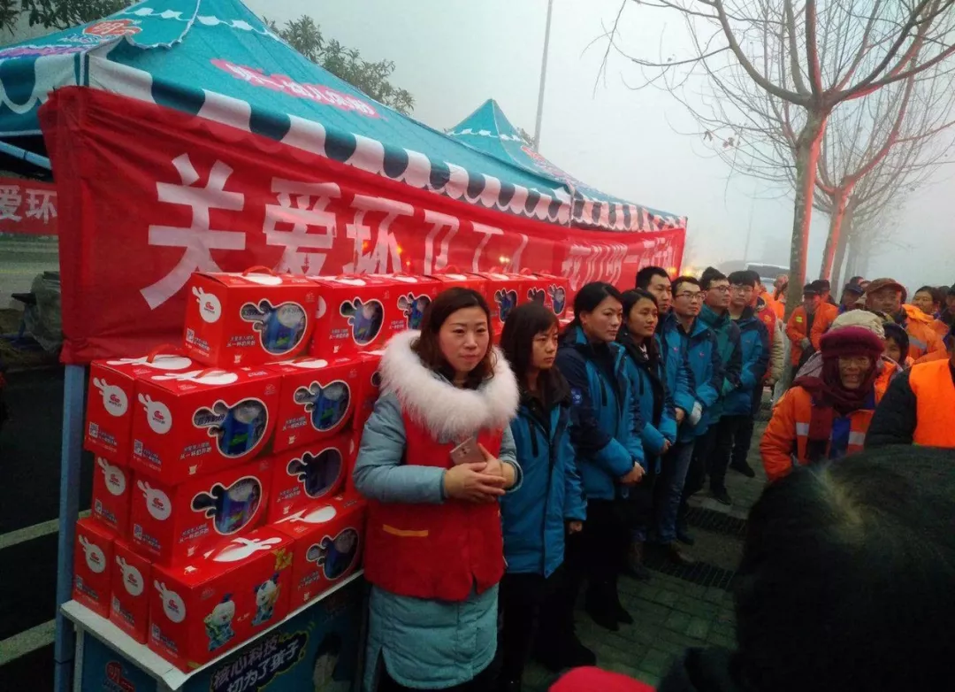 明一關愛日：寒冬送溫暖 關愛環衛工明一在行動