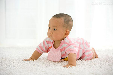 幼兒吃酸奶